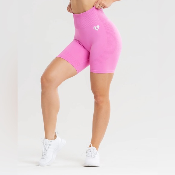 women’s best Pants - Power Seamless Cycling Shorts

Color: Phlox Pink  - Small And Medium